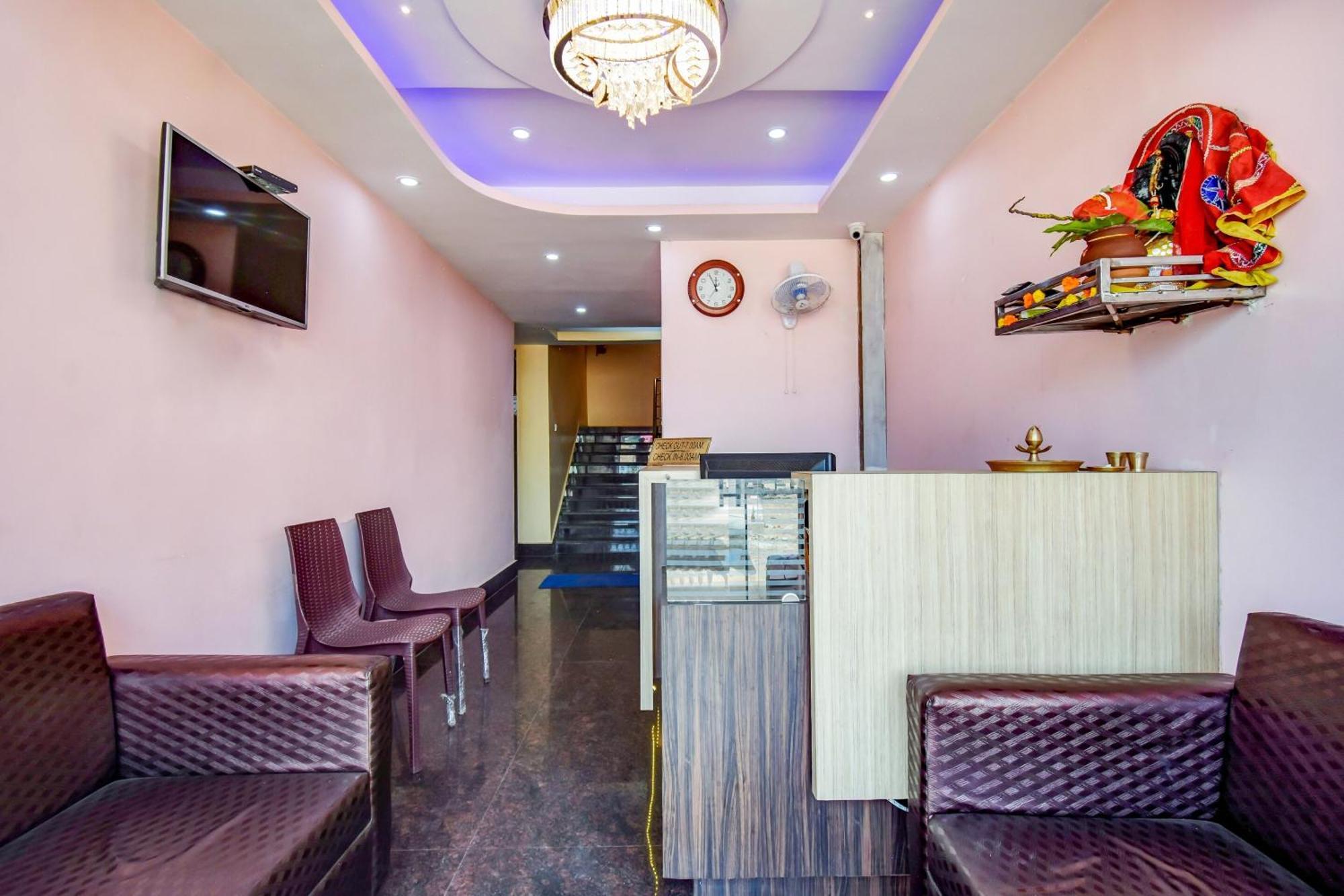 Capital O 79404 Hotel Dev Bhumi Puri Buitenkant foto